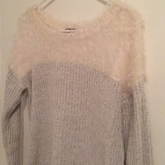 Vince Camuto Sweater - Picture 4 of 7